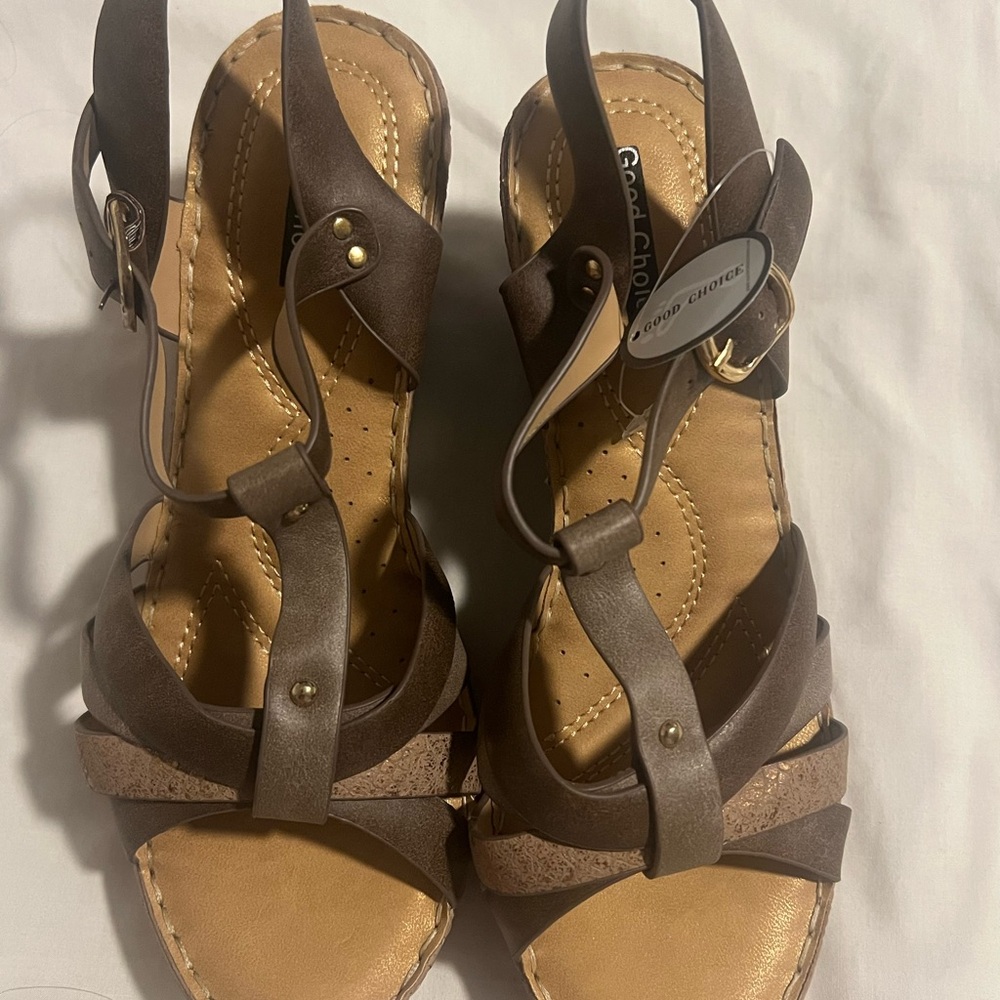 Good Chic Women's Tan and Brown Sandals